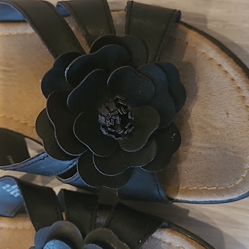 RIALTO SANDALS - Picture 7 of 7